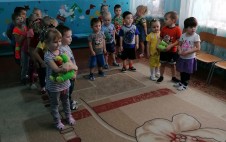 II младшая группа "Непоседы" (3-4 года). Воспитатели: Выпих Т.В., Глазунова Ю.Л. II младшая группа "Непоседы" (3-4 года). Воспитатели: Выпих Т.В., Глазунова Ю.Л.