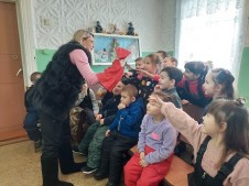 Кукольный спектакль "Как колобок за елкой ходил" Кукольный спектакль "Как колобок за елкой ходил"