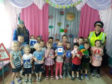 Правила дорожные детям знать положено!