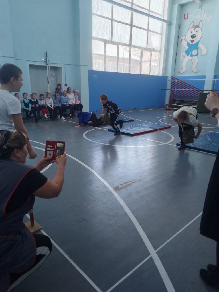 Спортивный праздник "А  ну-ка мальчики!" посвященный дню защитника Отечества. 6