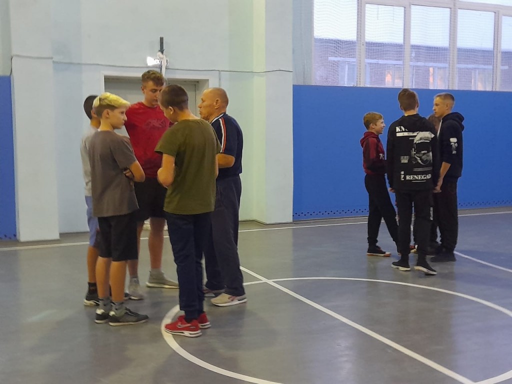Соревнование по баскетболу и прыжкам через скакалку. 8