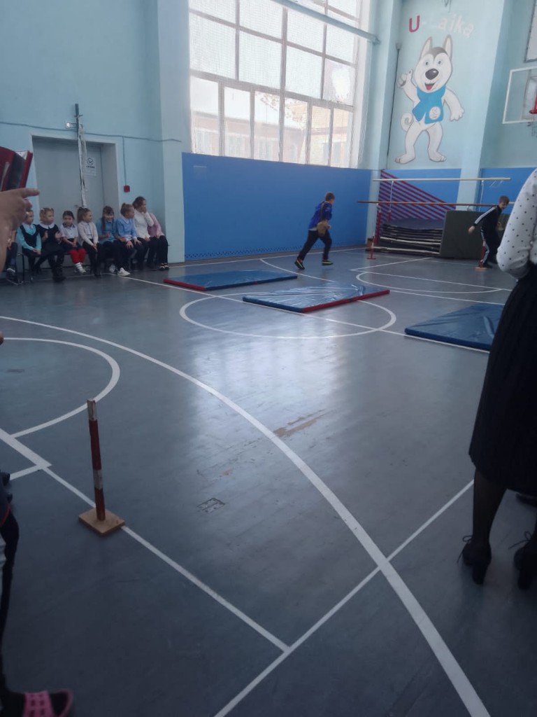Спортивный праздник "А  ну-ка мальчики!" посвященный дню защитника Отечества. 8
