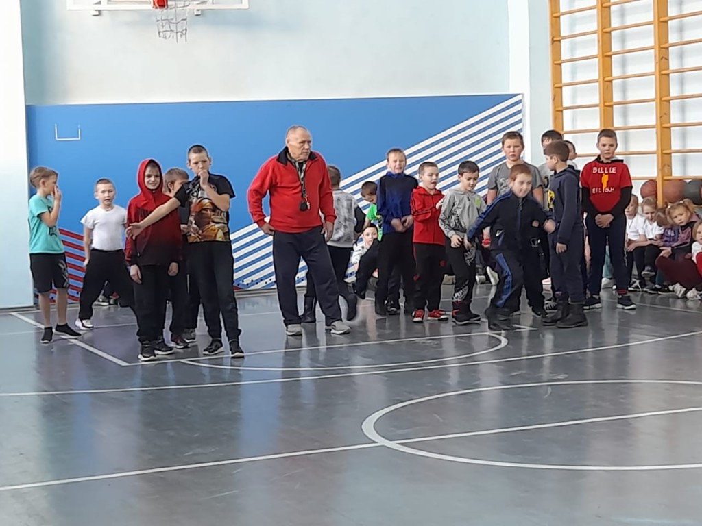 Соревнование по баскетболу и прыжкам через скакалку. 19
