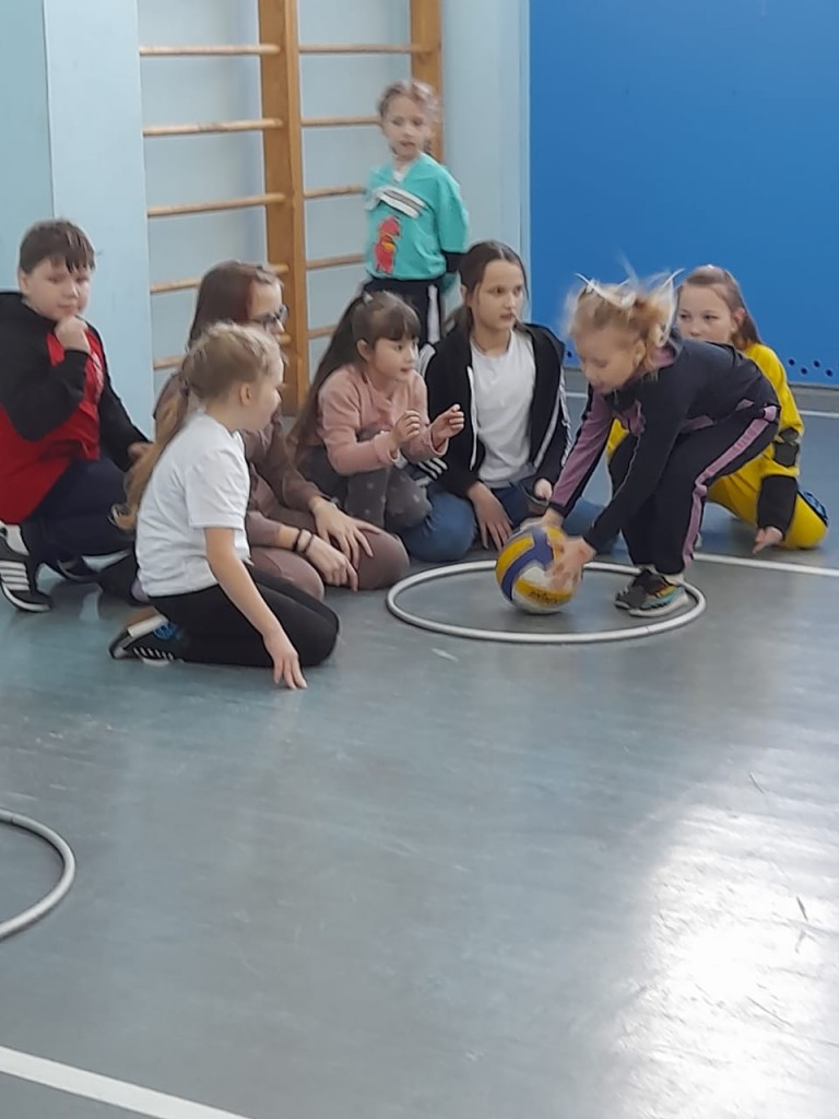 Соревнование по баскетболу и прыжкам через скакалку. 14