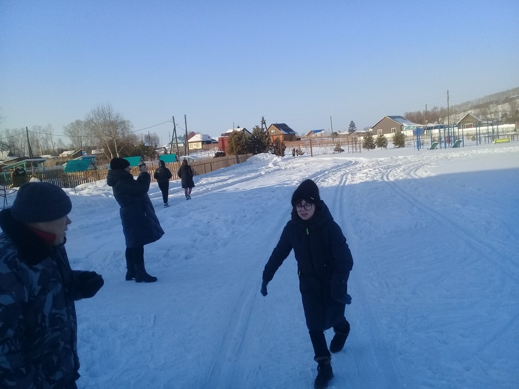 Школьные соревнование по лыжным гонкам. 12
