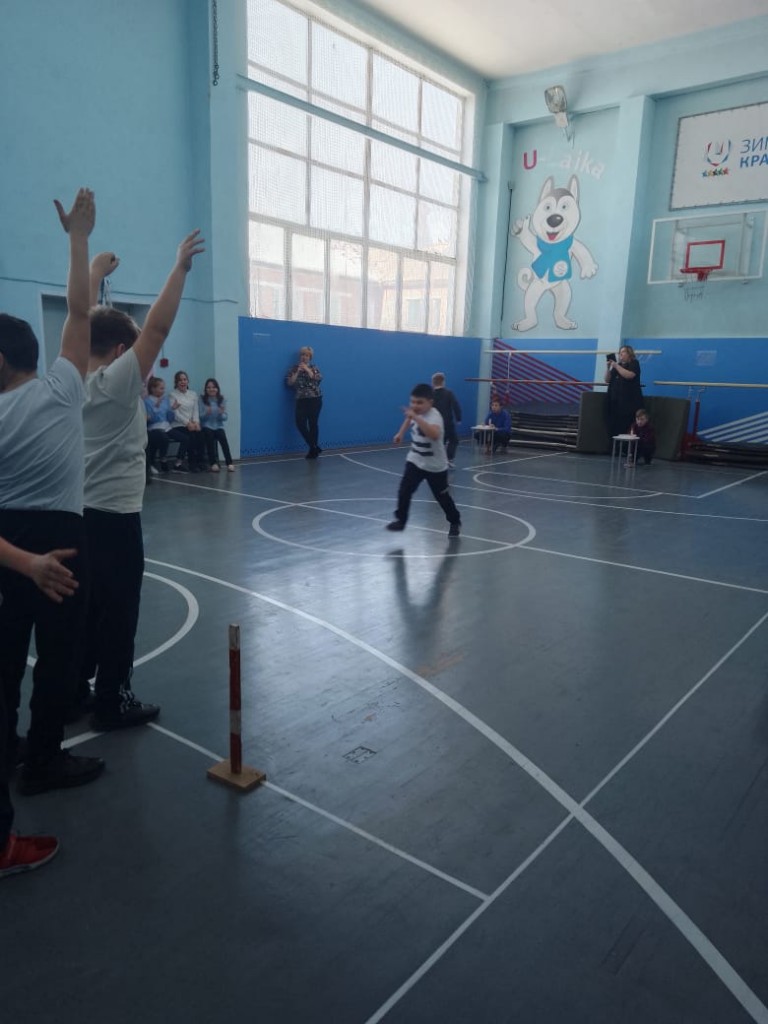 Спортивный праздник "А  ну-ка мальчики!" посвященный дню защитника Отечества. 18