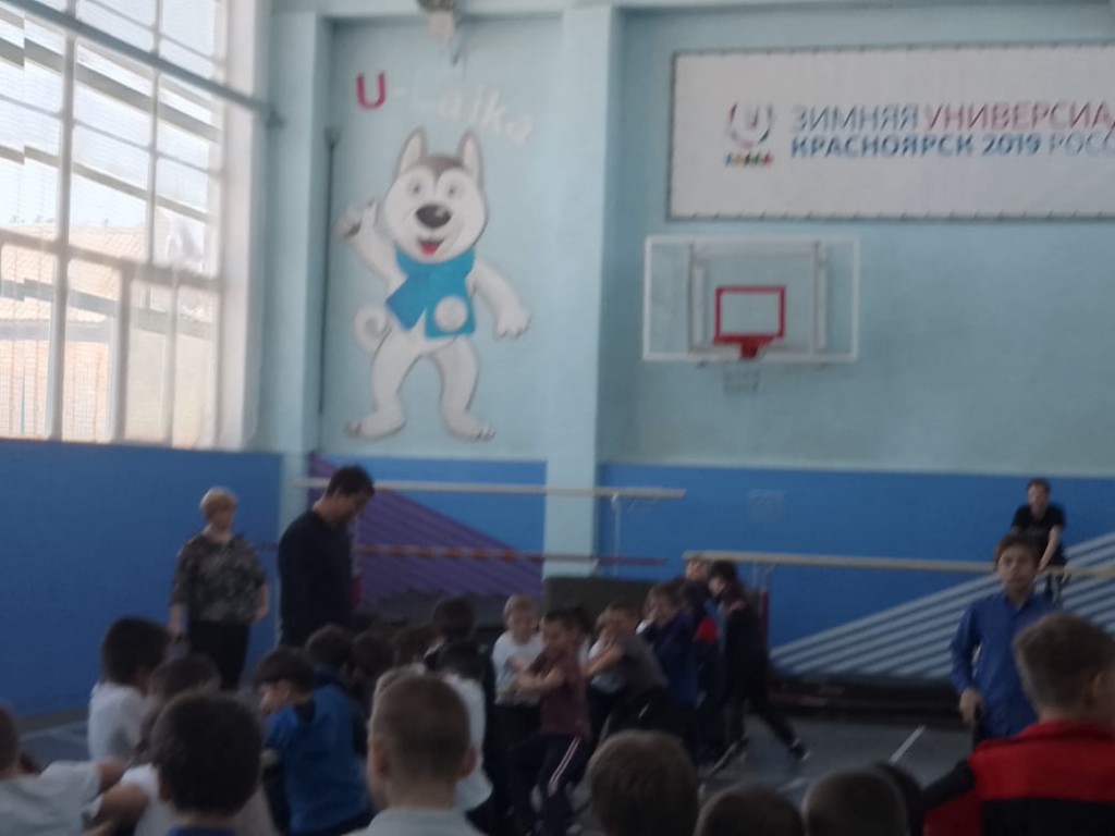 Спортивный праздник "А  ну-ка мальчики!" посвященный дню защитника Отечества. 21