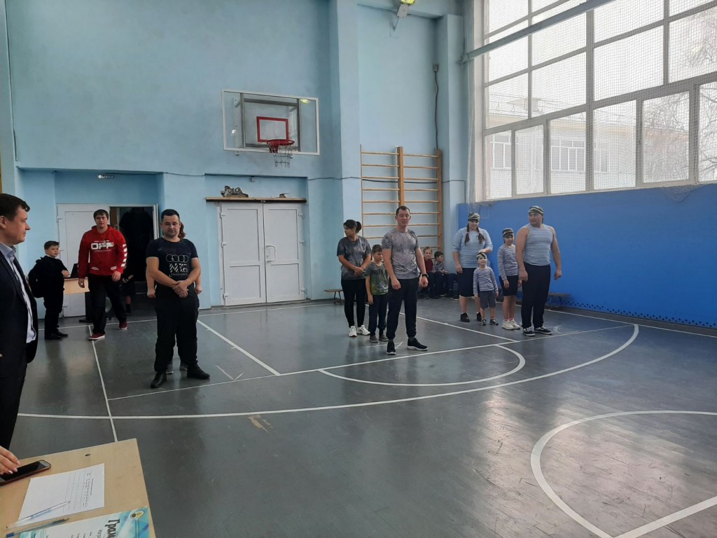 Спортивно - массовый праздник "Папа, мама, я - спортивная семья" 4