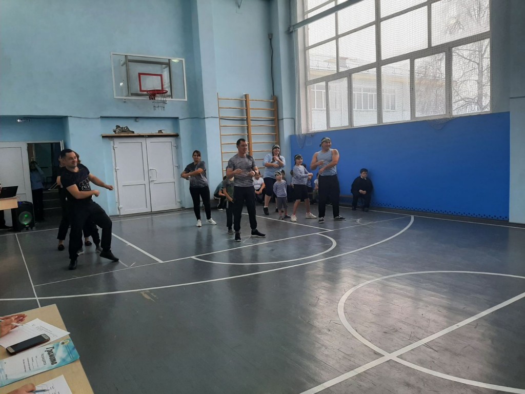 Спортивно - массовый праздник "Папа, мама, я - спортивная семья" 38