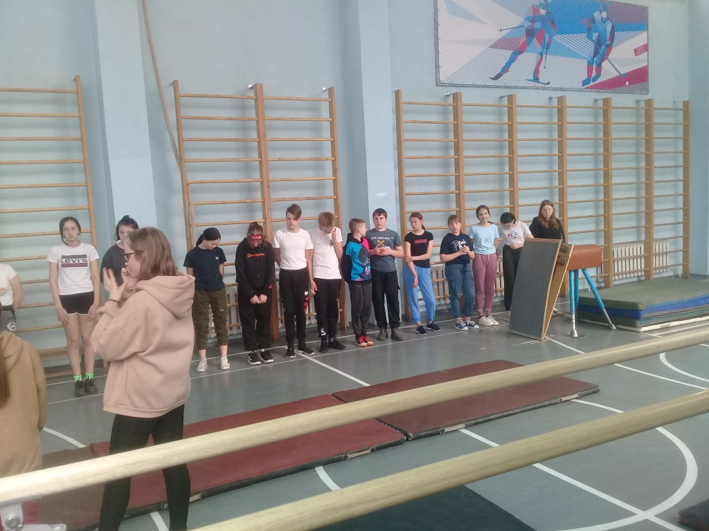 Школьные соревнование по гимнастике среди 1-11 классов. 2