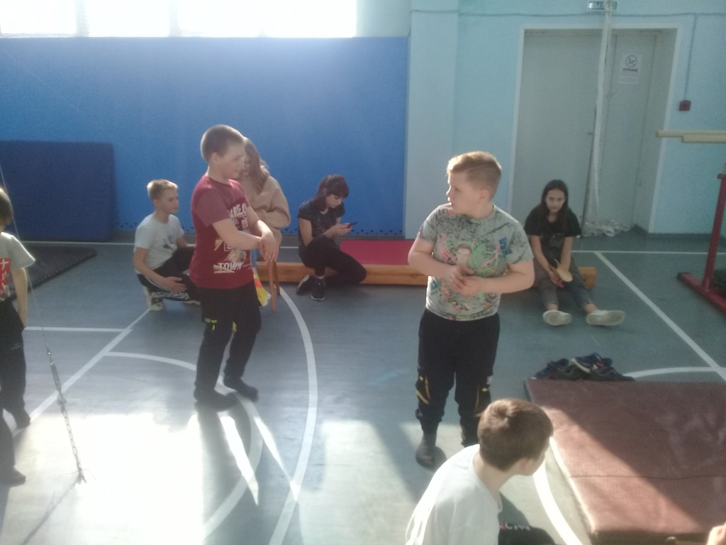 Школьные соревнование по гимнастике среди 1-11 классов. 19