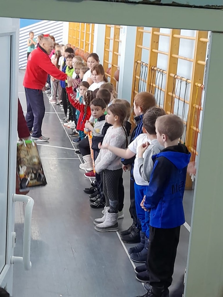 Соревнование по баскетболу и прыжкам через скакалку. 18
