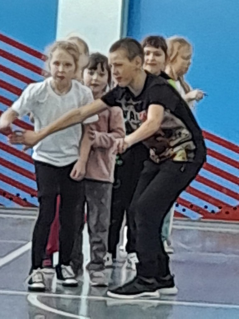 Соревнование по баскетболу и прыжкам через скакалку. 20