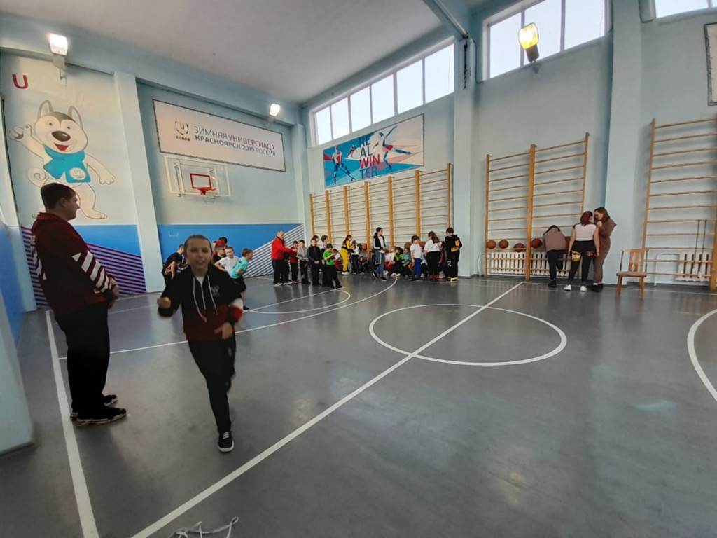 Соревнование по баскетболу и прыжкам через скакалку. 16
