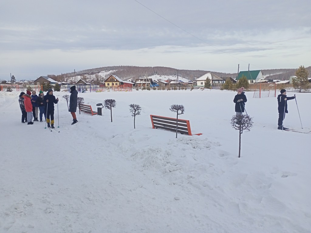 Школьные соревнования по лыжным гонкам. 11